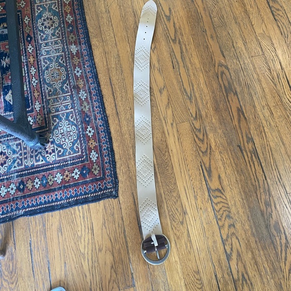 Brown studded belt fits medium - Picture 3 of 4